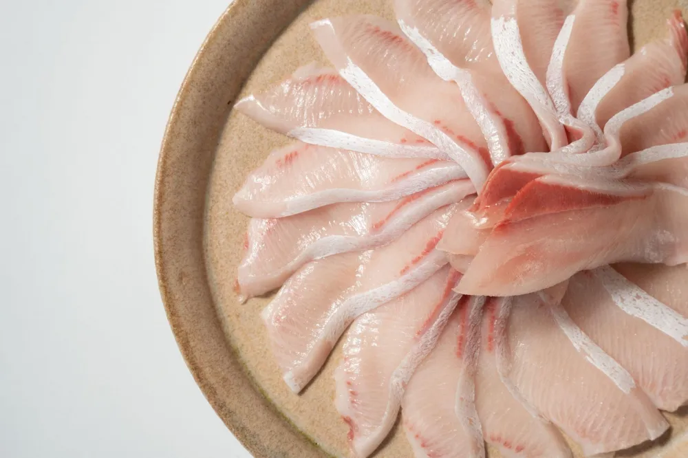 冷蔵　ぶりフィレ (約1.0kg×2枚) ぶりカマも取れてぶりの美味しさを堪能できる